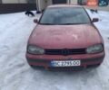 Красный Фольксваген Гольф, объемом двигателя 1.39 л и пробегом 333 тыс. км за 3500 $, фото 1 на Automoto.ua
