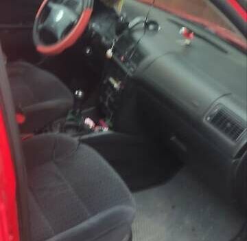 Красный Фольксваген Гольф, объемом двигателя 1.4 л и пробегом 300 тыс. км за 4100 $, фото 10 на Automoto.ua