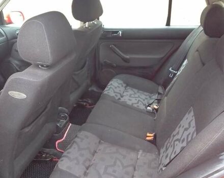 Червоний Фольксваген Гольф, об'ємом двигуна 1.39 л та пробігом 305 тис. км за 2800 $, фото 2 на Automoto.ua