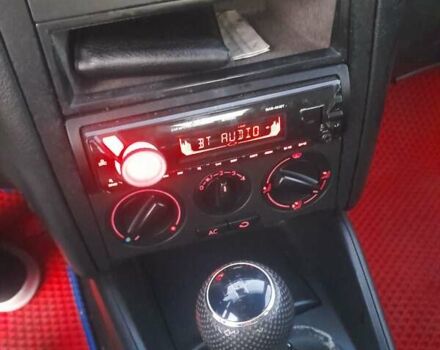 Красный Фольксваген Гольф, объемом двигателя 1.39 л и пробегом 263 тыс. км за 3200 $, фото 6 на Automoto.ua