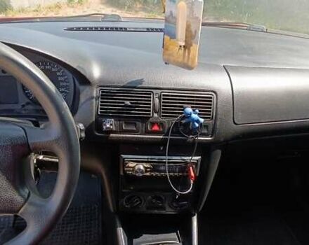 Красный Фольксваген Гольф, объемом двигателя 1.6 л и пробегом 274 тыс. км за 4300 $, фото 32 на Automoto.ua