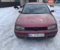 Красный Фольксваген Гольф, объемом двигателя 1.39 л и пробегом 333 тыс. км за 3000 $, фото 1 на Automoto.ua