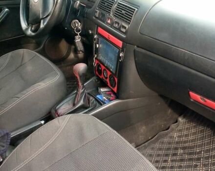 Красный Фольксваген Гольф, объемом двигателя 1.4 л и пробегом 270 тыс. км за 3600 $, фото 4 на Automoto.ua