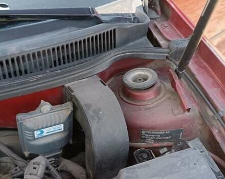 Красный Фольксваген Гольф, объемом двигателя 1.6 л и пробегом 274 тыс. км за 4300 $, фото 1 на Automoto.ua