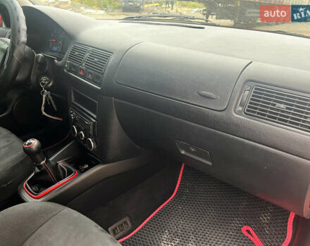 Красный Фольксваген Гольф, объемом двигателя 1.4 л и пробегом 180 тыс. км за 3200 $, фото 28 на Automoto.ua