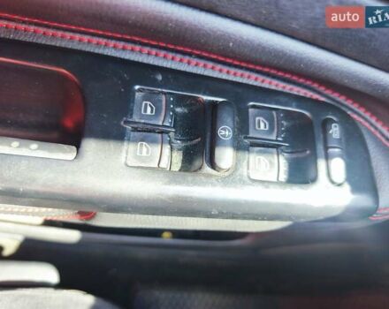 Красный Фольксваген Гольф, объемом двигателя 1.4 л и пробегом 300 тыс. км за 4100 $, фото 14 на Automoto.ua