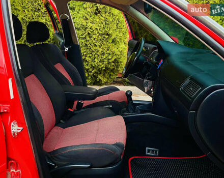 Червоний Фольксваген Гольф, об'ємом двигуна 1.6 л та пробігом 216 тис. км за 3200 $, фото 21 на Automoto.ua