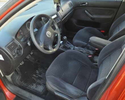 Красный Фольксваген Гольф, объемом двигателя 1.6 л и пробегом 280 тыс. км за 2760 $, фото 7 на Automoto.ua