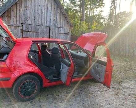 Красный Фольксваген Гольф, объемом двигателя 1.4 л и пробегом 270 тыс. км за 3000 $, фото 4 на Automoto.ua