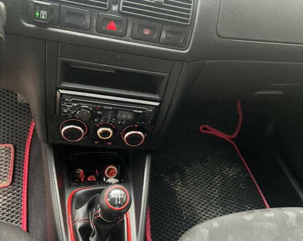 Красный Фольксваген Гольф, объемом двигателя 1.4 л и пробегом 180 тыс. км за 3200 $, фото 19 на Automoto.ua