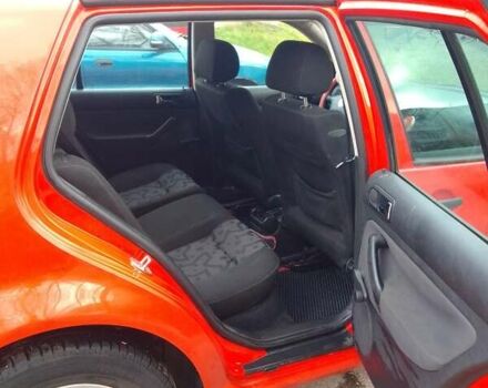 Червоний Фольксваген Гольф, об'ємом двигуна 1.39 л та пробігом 305 тис. км за 2800 $, фото 8 на Automoto.ua