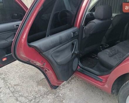 Червоний Фольксваген Гольф, об'ємом двигуна 1.39 л та пробігом 278 тис. км за 2250 $, фото 7 на Automoto.ua