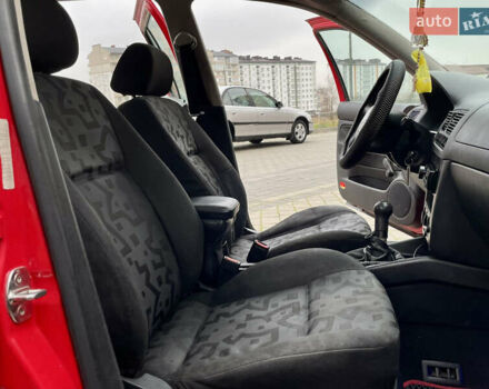 Червоний Фольксваген Гольф, об'ємом двигуна 1.4 л та пробігом 240 тис. км за 2999 $, фото 15 на Automoto.ua