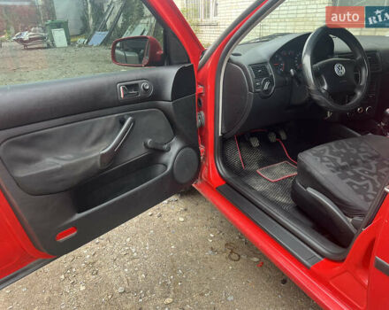 Красный Фольксваген Гольф, объемом двигателя 1.4 л и пробегом 180 тыс. км за 3200 $, фото 16 на Automoto.ua