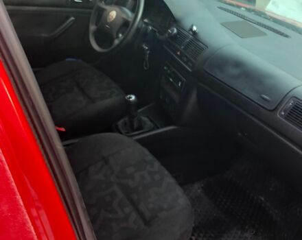 Червоний Фольксваген Гольф, об'ємом двигуна 1.4 л та пробігом 213 тис. км за 2200 $, фото 4 на Automoto.ua