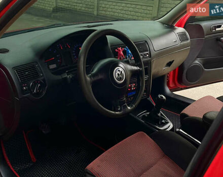 Червоний Фольксваген Гольф, об'ємом двигуна 1.6 л та пробігом 216 тис. км за 3200 $, фото 31 на Automoto.ua