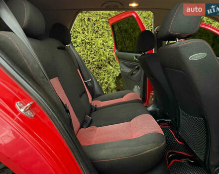 Червоний Фольксваген Гольф, об'ємом двигуна 1.6 л та пробігом 216 тис. км за 3200 $, фото 17 на Automoto.ua