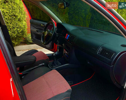 Червоний Фольксваген Гольф, об'ємом двигуна 1.6 л та пробігом 216 тис. км за 3200 $, фото 16 на Automoto.ua