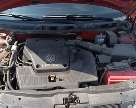 Красный Фольксваген Гольф, объемом двигателя 1.6 л и пробегом 274 тыс. км за 4300 $, фото 2 на Automoto.ua