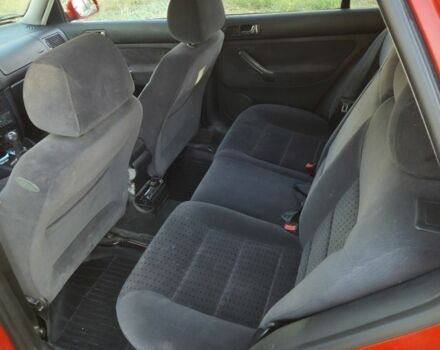 Красный Фольксваген Гольф, объемом двигателя 1.6 л и пробегом 280 тыс. км за 2760 $, фото 8 на Automoto.ua