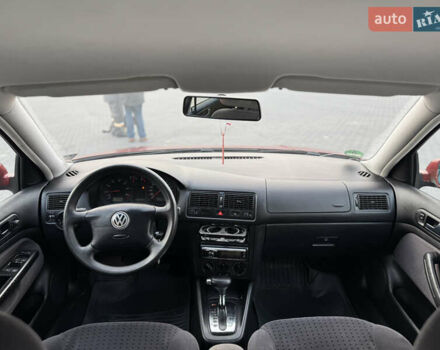 Красный Фольксваген Гольф, объемом двигателя 1.6 л и пробегом 179 тыс. км за 4100 $, фото 14 на Automoto.ua