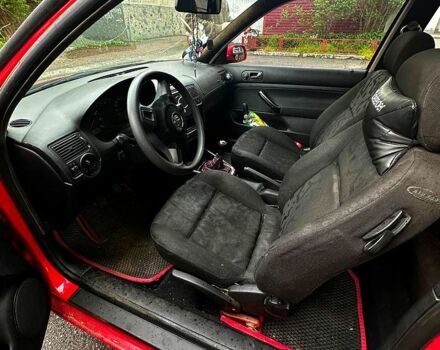 Красный Фольксваген Гольф, объемом двигателя 1.4 л и пробегом 317 тыс. км за 2400 $, фото 3 на Automoto.ua