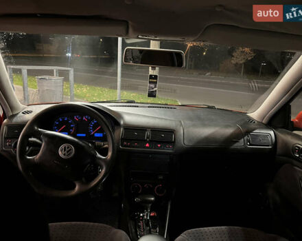 Красный Фольксваген Гольф, объемом двигателя 1.6 л и пробегом 400 тыс. км за 5000 $, фото 3 на Automoto.ua