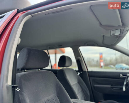 Красный Фольксваген Гольф, объемом двигателя 1.6 л и пробегом 179 тыс. км за 4100 $, фото 18 на Automoto.ua