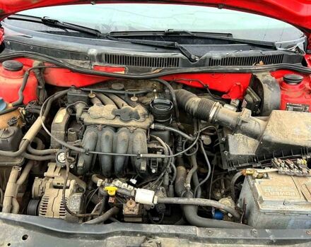 Красный Фольксваген Гольф, объемом двигателя 1.6 л и пробегом 250 тыс. км за 2900 $, фото 6 на Automoto.ua