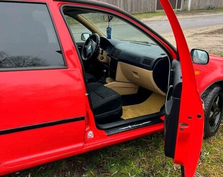 Красный Фольксваген Гольф, объемом двигателя 1.6 л и пробегом 250 тыс. км за 2900 $, фото 4 на Automoto.ua