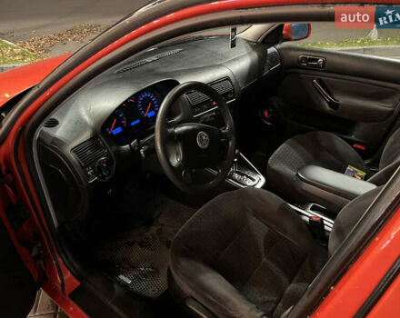 Красный Фольксваген Гольф, объемом двигателя 1.6 л и пробегом 400 тыс. км за 5000 $, фото 4 на Automoto.ua