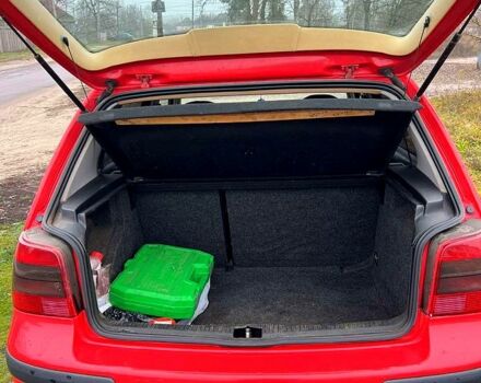 Красный Фольксваген Гольф, объемом двигателя 1.6 л и пробегом 250 тыс. км за 2900 $, фото 7 на Automoto.ua