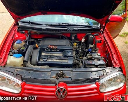 Красный Фольксваген Гольф, объемом двигателя 1.4 л и пробегом 317 тыс. км за 2400 $, фото 5 на Automoto.ua