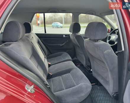 Красный Фольксваген Гольф, объемом двигателя 1.6 л и пробегом 179 тыс. км за 4100 $, фото 13 на Automoto.ua