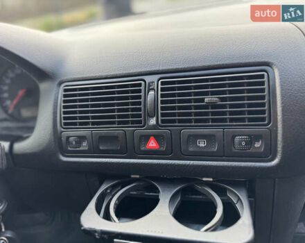 Красный Фольксваген Гольф, объемом двигателя 1.6 л и пробегом 179 тыс. км за 4100 $, фото 19 на Automoto.ua