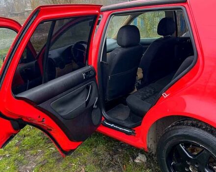 Красный Фольксваген Гольф, объемом двигателя 1.6 л и пробегом 250 тыс. км за 2900 $, фото 3 на Automoto.ua