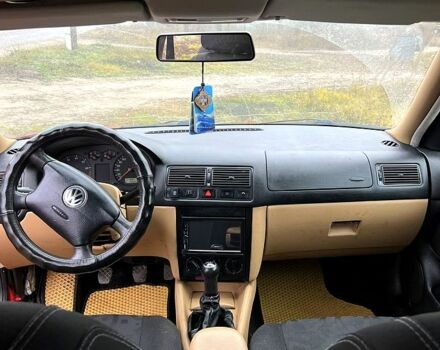 Красный Фольксваген Гольф, объемом двигателя 1.6 л и пробегом 250 тыс. км за 2900 $, фото 1 на Automoto.ua