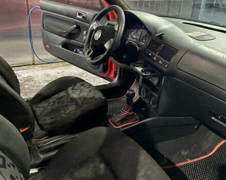 Красный Фольксваген Гольф, объемом двигателя 1.39 л и пробегом 322 тыс. км за 2850 $, фото 7 на Automoto.ua