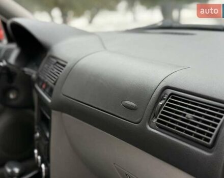 Червоний Фольксваген Гольф, об'ємом двигуна 1.6 л та пробігом 185 тис. км за 5250 $, фото 47 на Automoto.ua