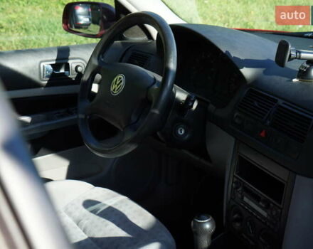 Красный Фольксваген Гольф, объемом двигателя 1.6 л и пробегом 225 тыс. км за 4150 $, фото 63 на Automoto.ua