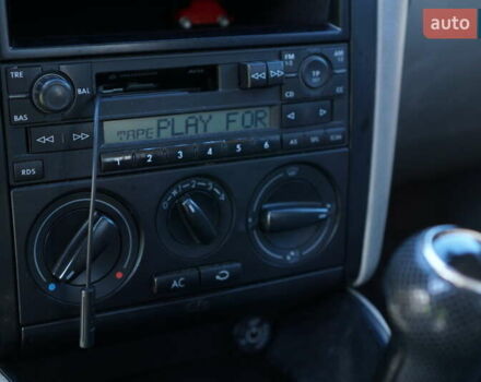 Красный Фольксваген Гольф, объемом двигателя 1.6 л и пробегом 225 тыс. км за 4150 $, фото 13 на Automoto.ua