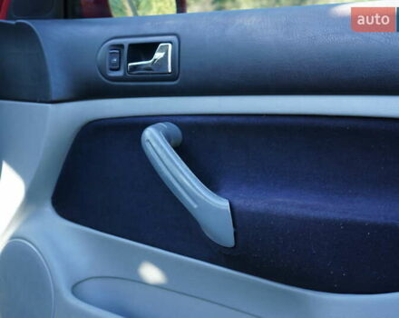 Красный Фольксваген Гольф, объемом двигателя 1.6 л и пробегом 225 тыс. км за 4150 $, фото 30 на Automoto.ua