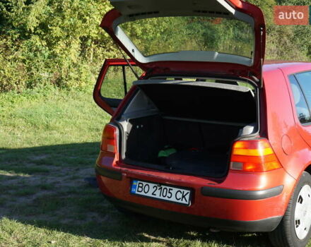 Красный Фольксваген Гольф, объемом двигателя 1.6 л и пробегом 225 тыс. км за 4150 $, фото 71 на Automoto.ua