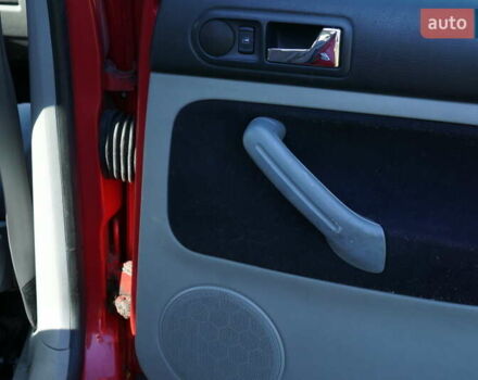 Красный Фольксваген Гольф, объемом двигателя 1.6 л и пробегом 225 тыс. км за 4150 $, фото 25 на Automoto.ua