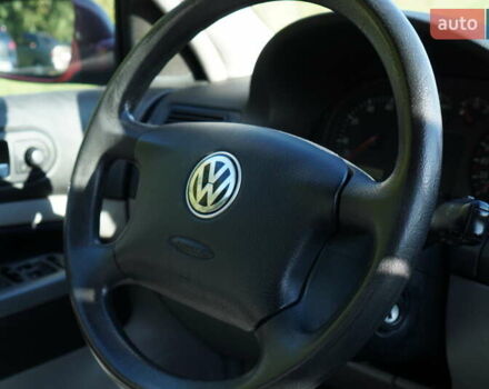 Красный Фольксваген Гольф, объемом двигателя 1.6 л и пробегом 225 тыс. км за 4150 $, фото 62 на Automoto.ua