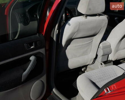 Красный Фольксваген Гольф, объемом двигателя 1.6 л и пробегом 225 тыс. км за 4150 $, фото 11 на Automoto.ua