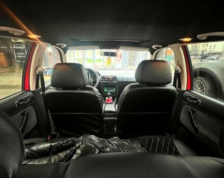 Красный Фольксваген Гольф, объемом двигателя 1.4 л и пробегом 300 тыс. км за 3500 $, фото 1 на Automoto.ua