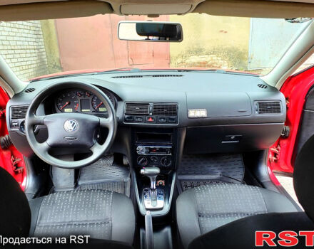 Червоний Фольксваген Гольф, об'ємом двигуна 1.6 л та пробігом 220 тис. км за 4399 $, фото 7 на Automoto.ua