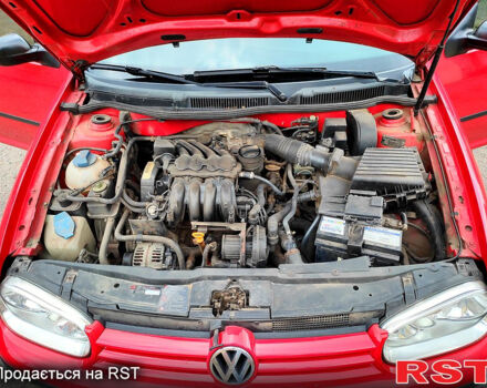 Червоний Фольксваген Гольф, об'ємом двигуна 1.6 л та пробігом 220 тис. км за 4399 $, фото 12 на Automoto.ua