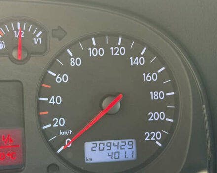 Червоний Фольксваген Гольф, об'ємом двигуна 1.39 л та пробігом 209 тис. км за 3850 $, фото 27 на Automoto.ua